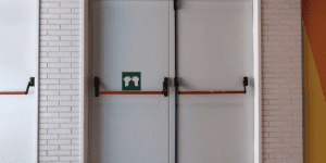 Ventajas de las puertas cortafuego en instalaciones industriales