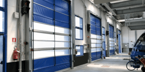 Cómo las puertas industriales optimizan el manejo logístico en almacenes
